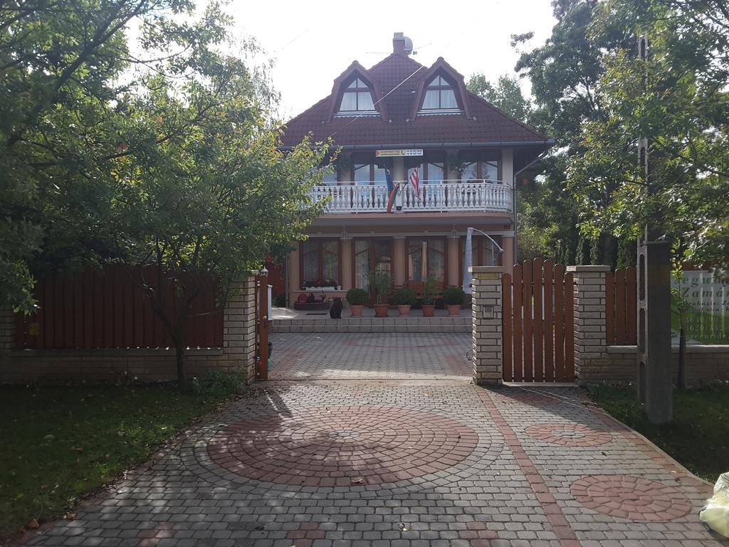 Dessewffy Guesthouse 자르마디 외부 사진